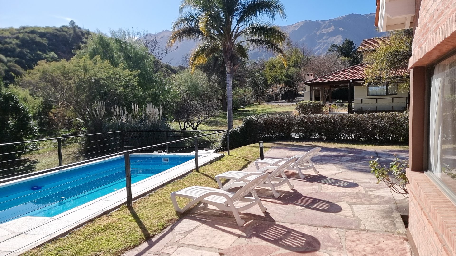 Piscina Climatizada en Merlo – Confort y Vista a las Sierras
