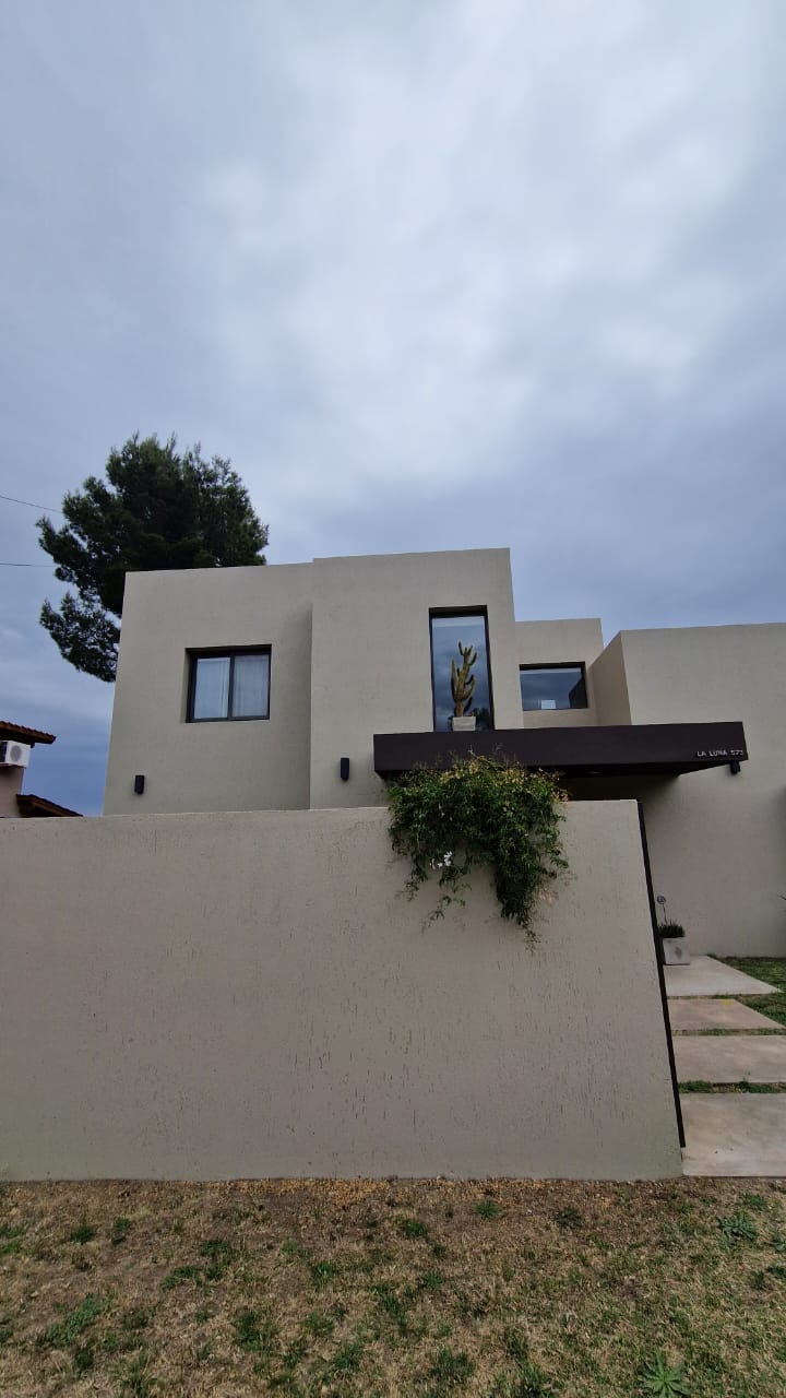 Residencia de alta gama en Barrio Balneario – Merlo