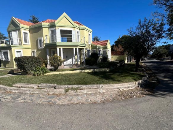 Casa en Venta Los Almendros y Conlara – Merlo