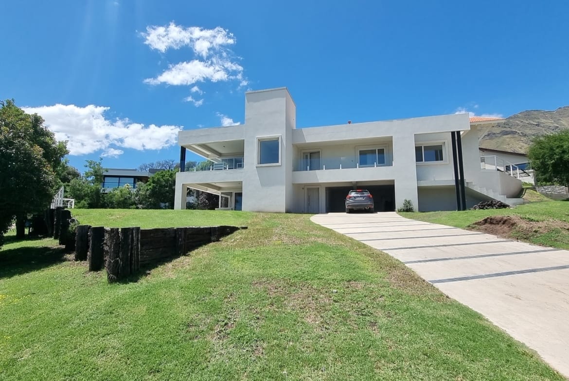 Oportunidad – Chalet de Lujo en Venta en Country Chumamaya