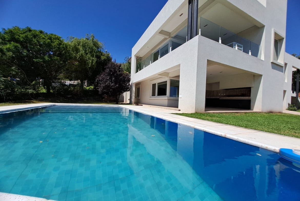 Oportunidad – Chalet de Lujo en Venta en Country Chumamaya
